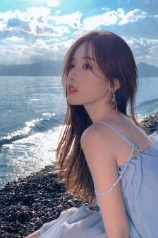 男女一边亲一边摸